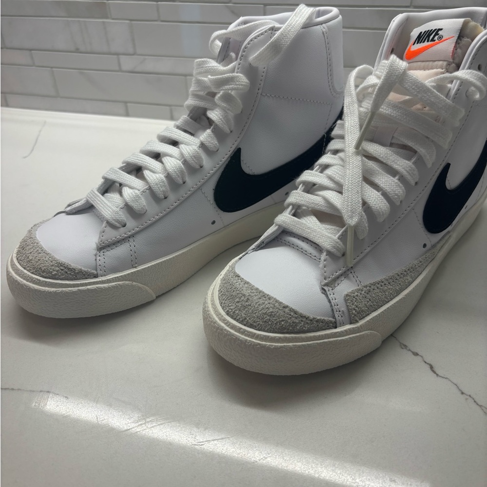 Nike BRAND NEW Women’s White and Black High-Top Blazer Mid 77 Sneakers with Gray